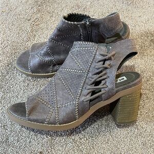 Women's Not Rated Grey Taupe Heeled Sandals